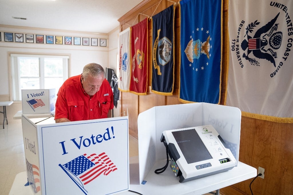 US midterm elections polling station
