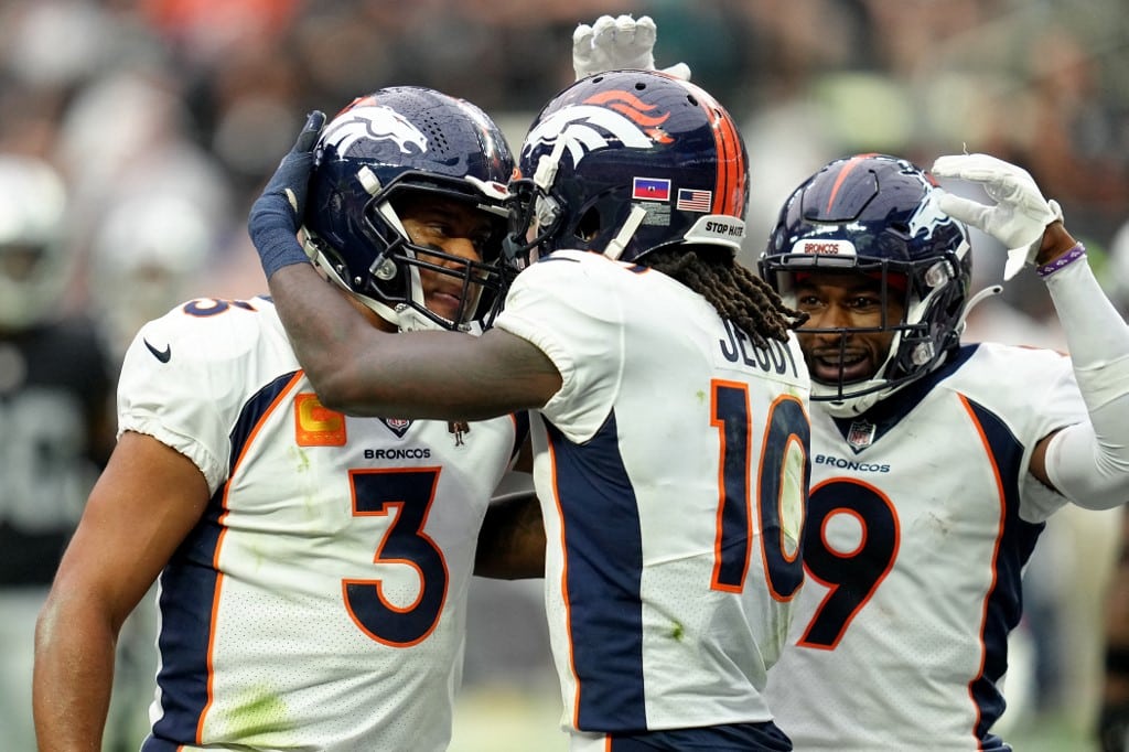 russell wilson jerry jeudy denver broncos celebrate