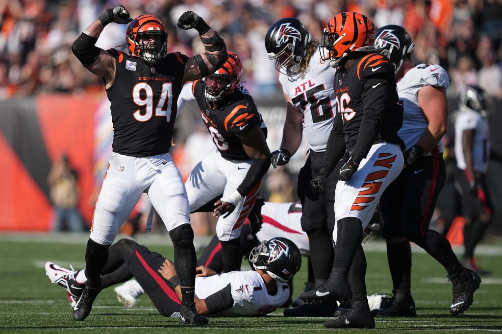 sam hubbard cincinnati bengals celebrates nfl