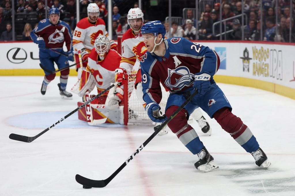 Nathan MacKinnon's 100th point gives Avalanche division lead
