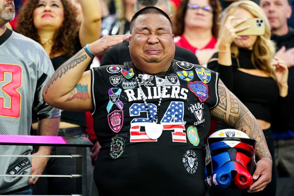 Las Vegas Raiders Fan San Francisco 49Ers