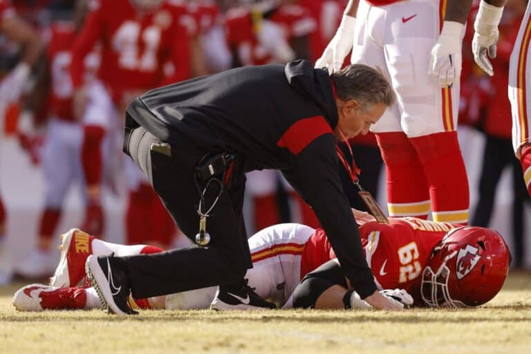 Injury Joe Thuney Kansas City Chiefs v Broncos
