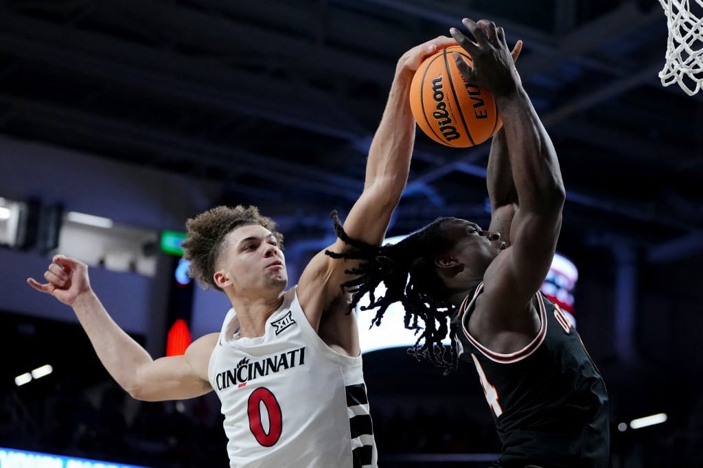 Dan Skillings Jr. Cincinnati Bearcats college basketball player