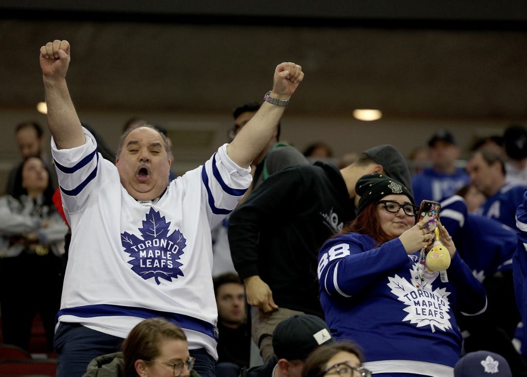 Toronto Maple Leafs Fans vs New Jersey Devils