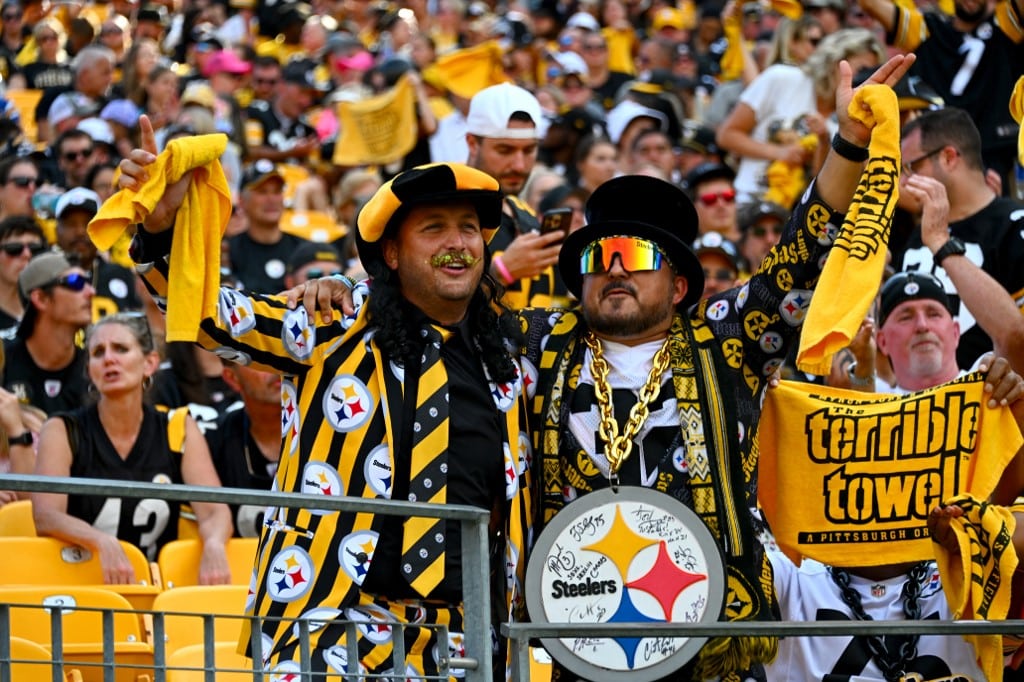 Los Angeles Chargers v Pittsburgh Steelers