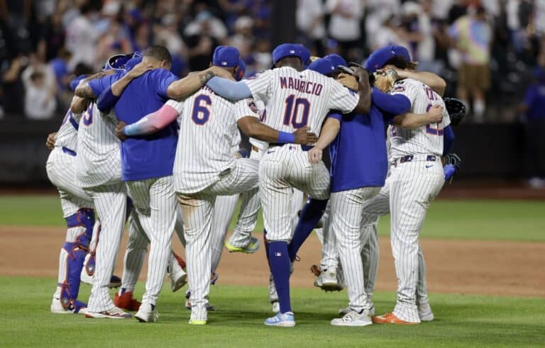 New York Mets Celebrate Defeating Atlanta Braves