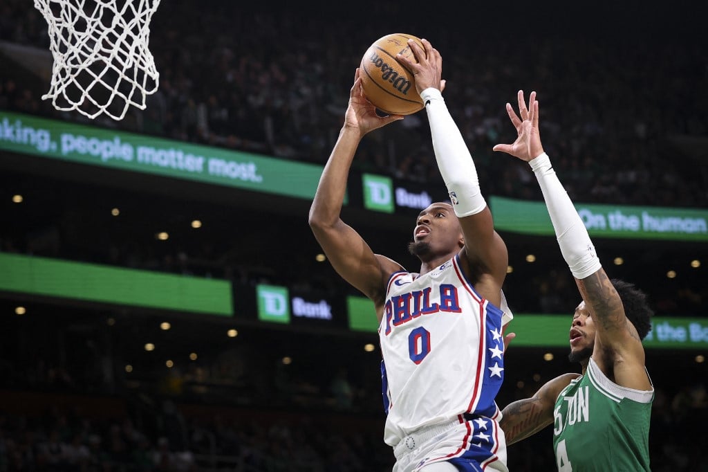 The cover for this article on NBA picks shows Tyrese Maxey #0 of the Philadelphia 76ers drives to the basket while guided by Anfernee Simons #4 of the Boston Celtics