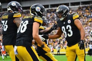 Connor Heyward #83 of the Pittsburgh Steelers celebrates a touchdown reception with teammates against the Cleveland Browns.