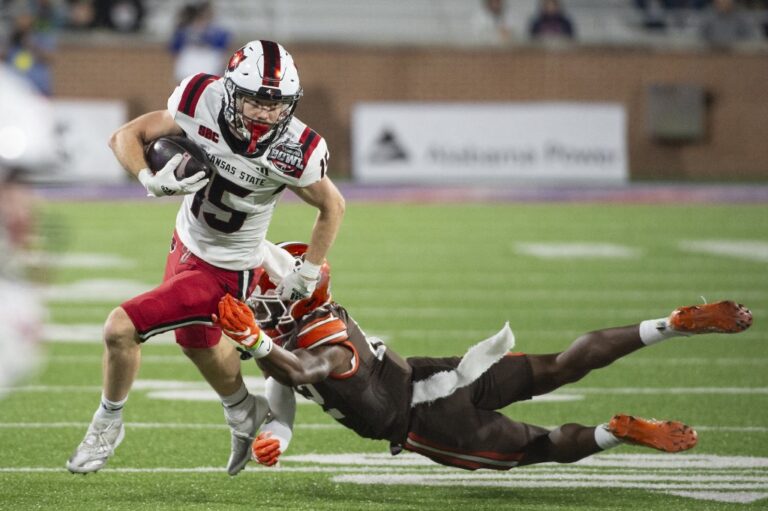 Arkansas State v Bowling Green - 68 Ventures Bowl - Oddstrader - Oddstrader The cover for this Thursday night college football article shows Wide receiver Reagan Ealy #15 of the Arkansas State Red Wolves looking to escape a tackle by safety Tracy Revels #12 of the Bowling Green Falcons