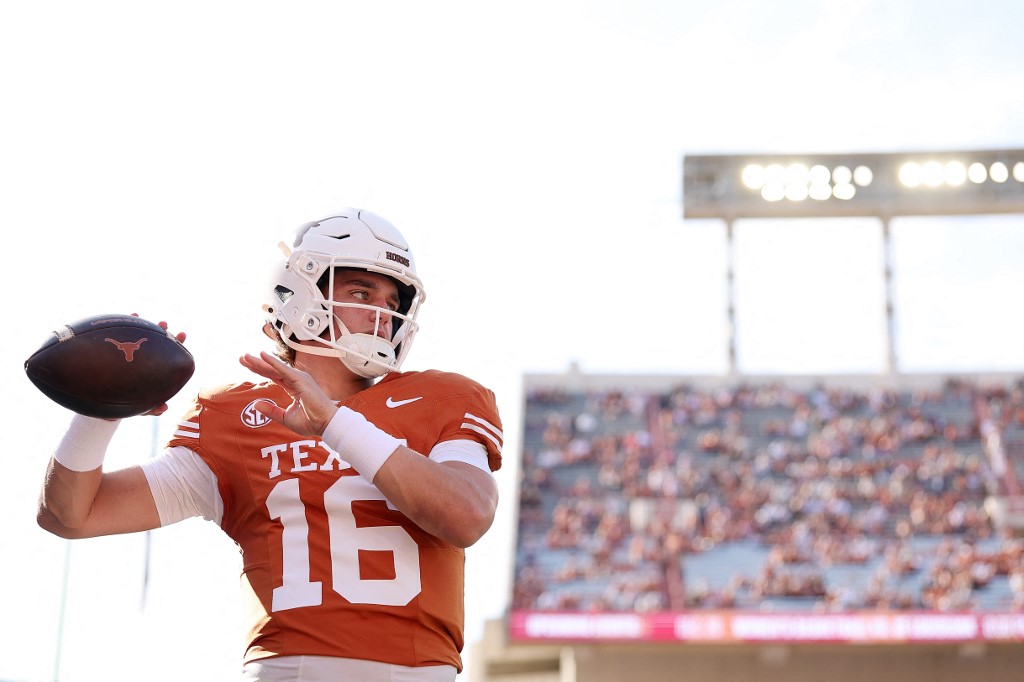Arch Manning #16 of the Texas Longhorns warms up prior to a game against the Arkansas Razorbacks
