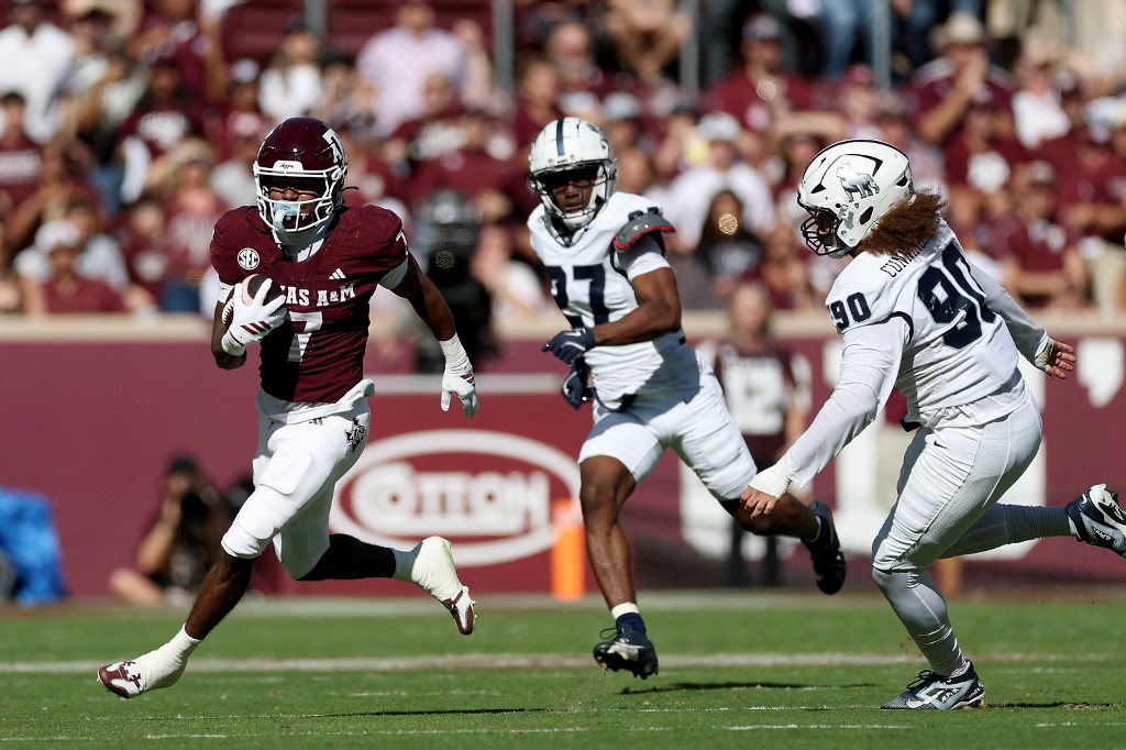 The cover for this College football odds bowls article shows KC Concepcion #7 of the Texas A&M Aggies returning a punt against Conroy Cunningham #90 of the Samford Bulldogs.