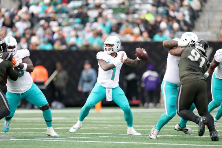 Tua Tagovailoa #1 of the Miami Dolphins passing the ball against the New York Jets.