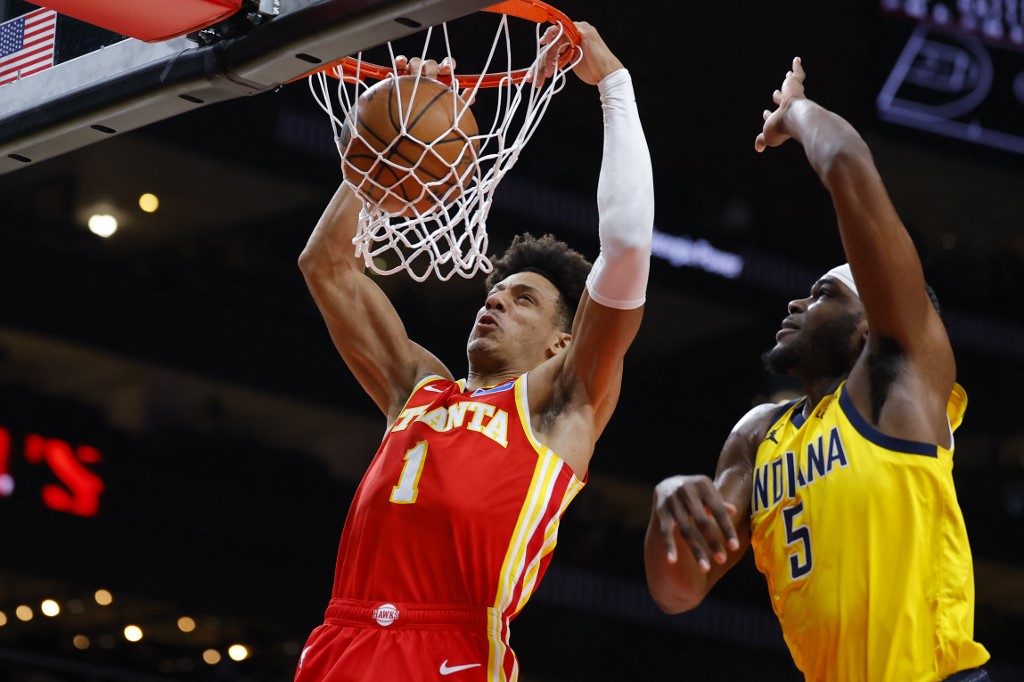 The cover for this NBA player props today article shows Jalen Johnson #1 of the Atlanta Hawks dunking against Jarace Walker #5 of the Indiana Pacers.