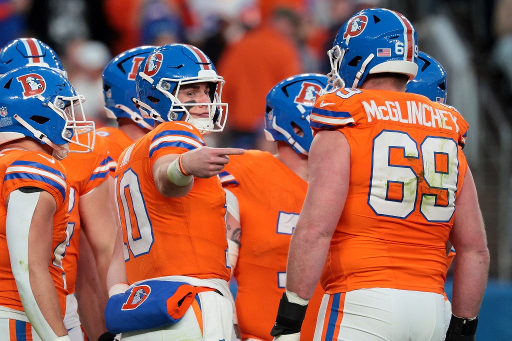 Bo Nix #10 of the Denver Broncos gestures in the second half against the Los Angeles Chargers.
