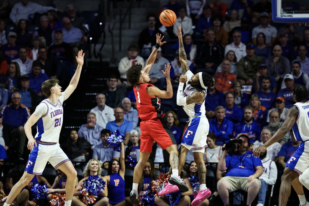 Jordan Ross #3 of the Georgia Bulldogs shoots the ball against Boogie Fland #0 of the Florida Gators.
